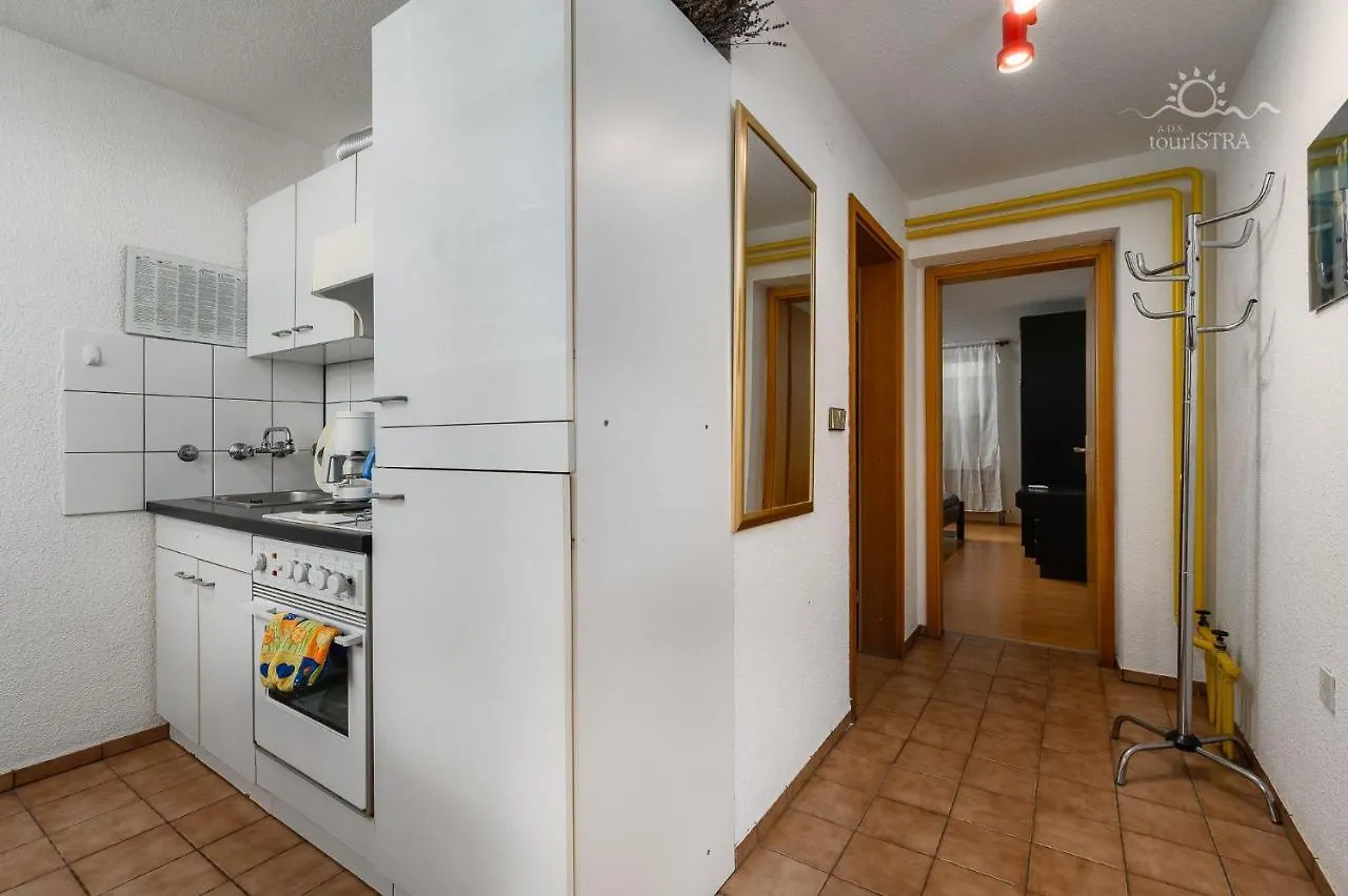 אומאג Studio Apartment Lili 1