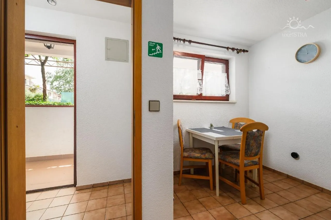 אומאג Studio Apartment Lili 1 0*,